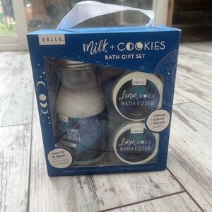 HALLU Milk + Cookies Bath Gift Set – Milk Bubble Bath & Bath Fizzers